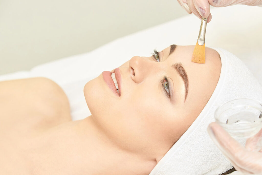 Tratamiento de medicina estética "Peeling Químico" - Clínica de Belleza y Bienestar en la Eliana